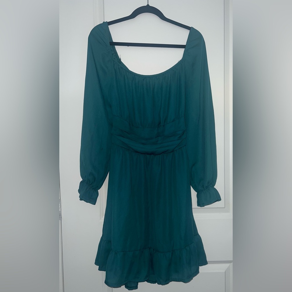 Green Long Sleeve Scoop Neck Cocktail Dress